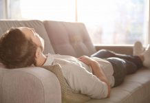 Beneficiile unui pui de somn pentru a va reincarca bateriile in timpul zilei