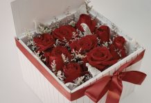 Trandafiri în cutii elegante – trendul care cucerește Ziua Femeii