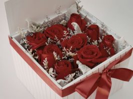 Trandafiri în cutii elegante – trendul care cucerește Ziua Femeii